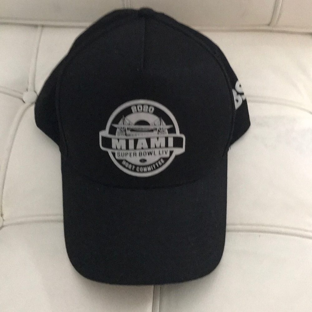 Super bowl host committee souvenir hat black